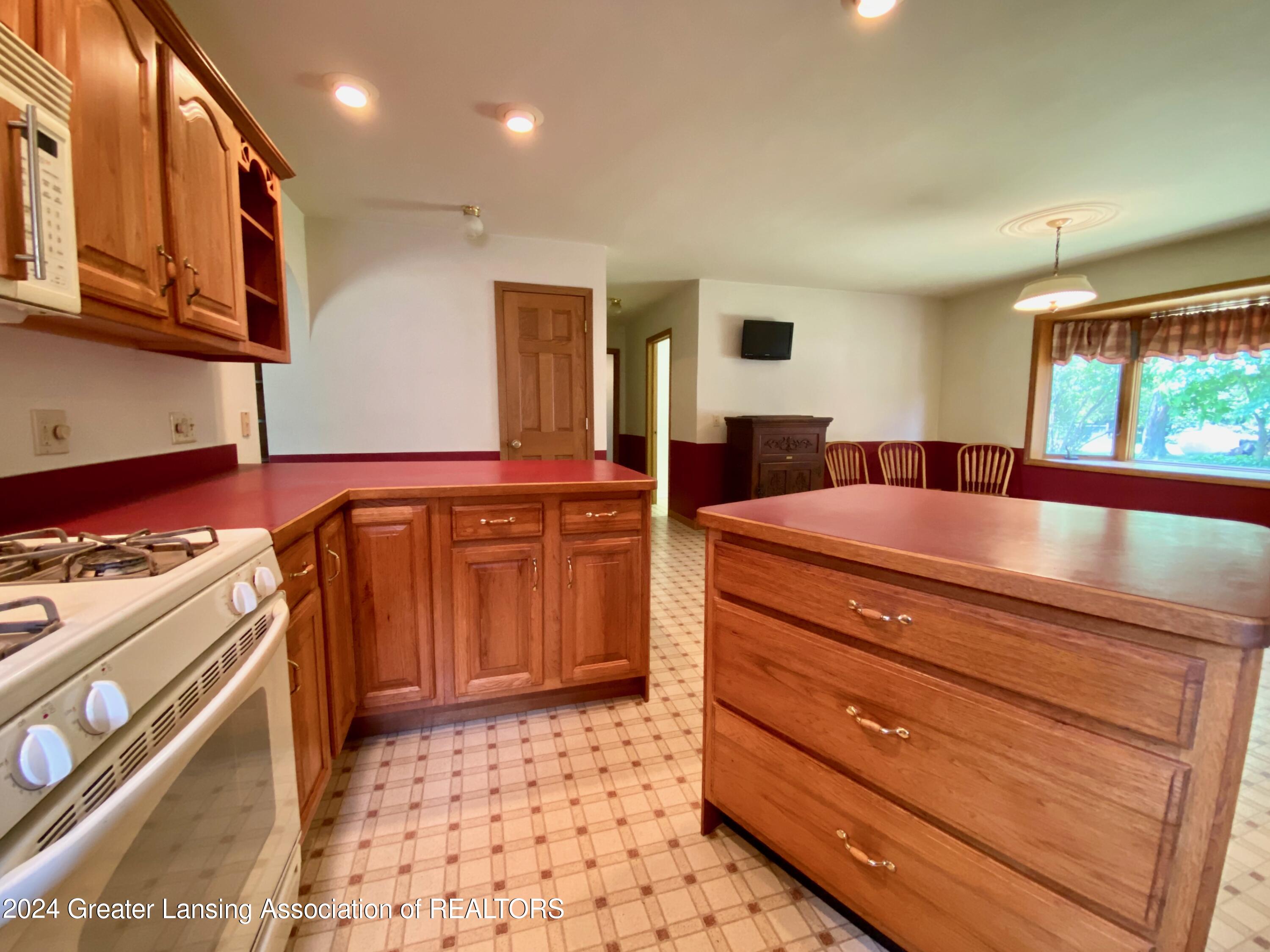 2804 West Kinley Road St. Johns, MI 48879 - Photo 16 of 59 Island lots of cabinet space