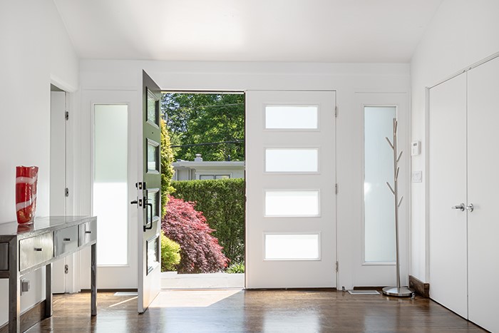 20 Woodland Terrace Providence, RI 02906 - Photo 11 of 50