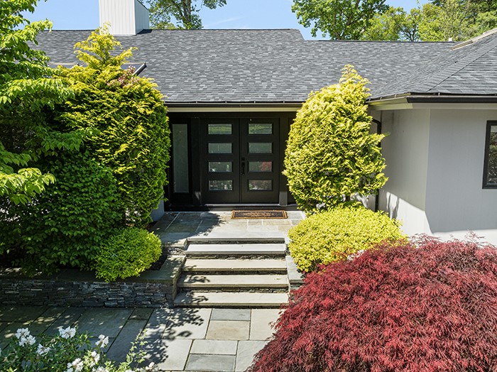 20 Woodland Terrace Providence, RI 02906 - Photo 2 of 50