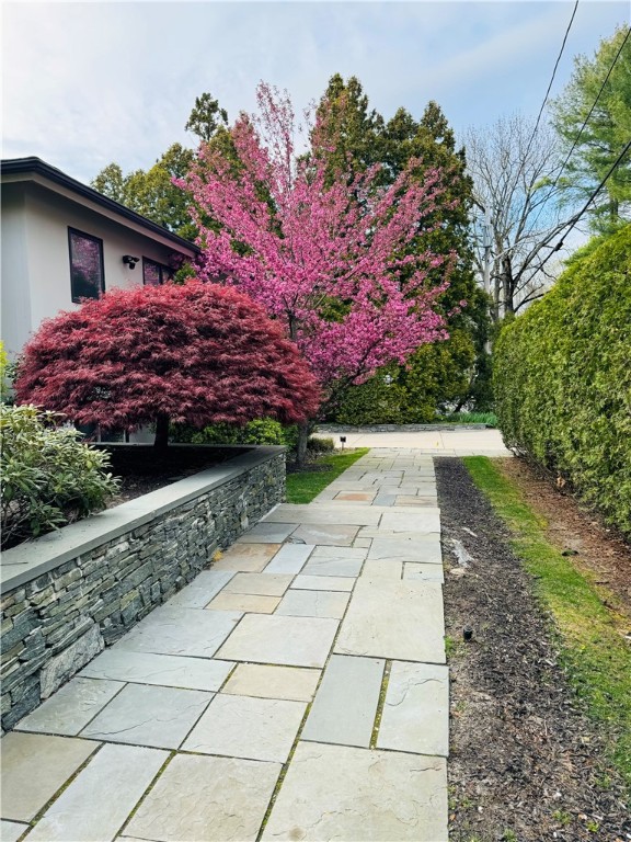 20 Woodland Terrace Providence, RI 02906 - Photo 3 of 50