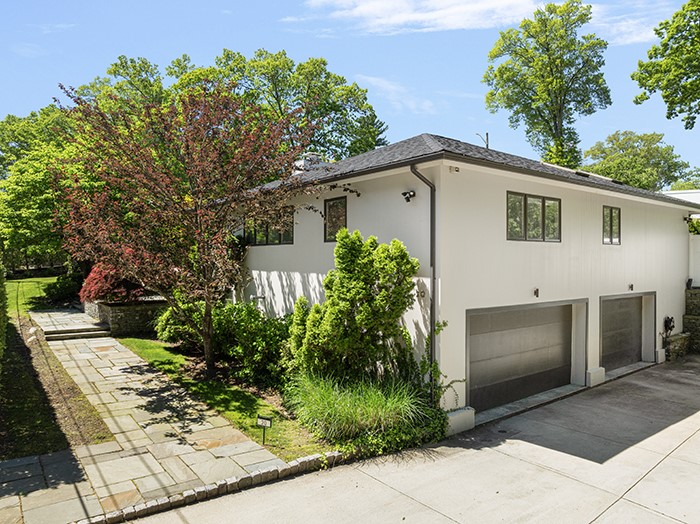 20 Woodland Terrace Providence, RI 02906 - Photo 4 of 50