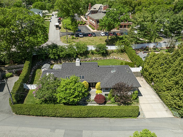 20 Woodland Terrace Providence, RI 02906 - Photo 8 of 50