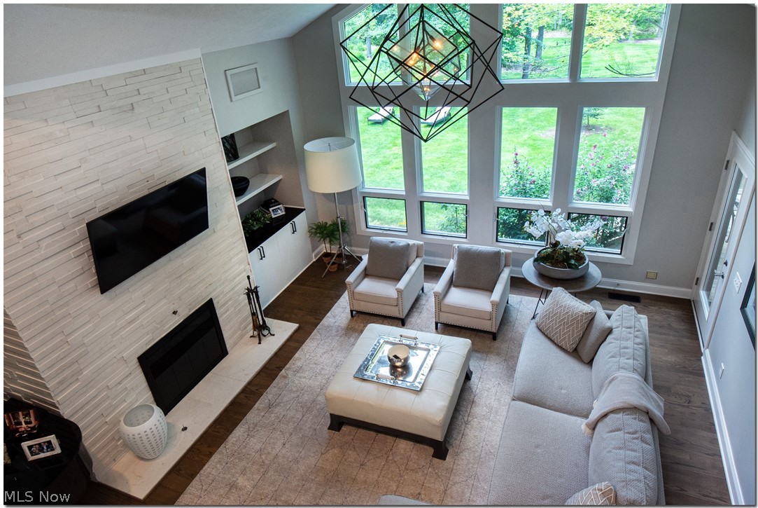 33655 Jackson Road Chagrin Falls, OH 44022 - Photo 6 of 34 An accent wall adds warmth and style to the great room.