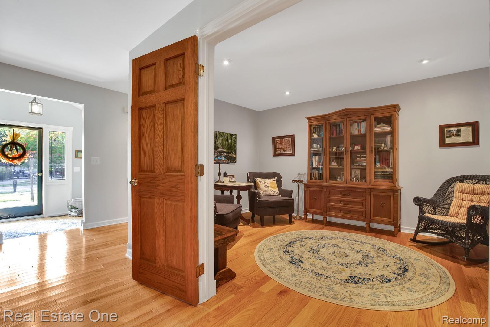 246 Old Perch Road Rochester, MI 48309 - Photo 5 of 29 IMG_7628.jpg