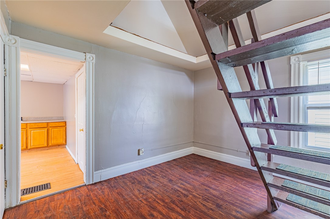 477 Parsells Avenue Rochester, NY 14609 - Photo 17 of 44