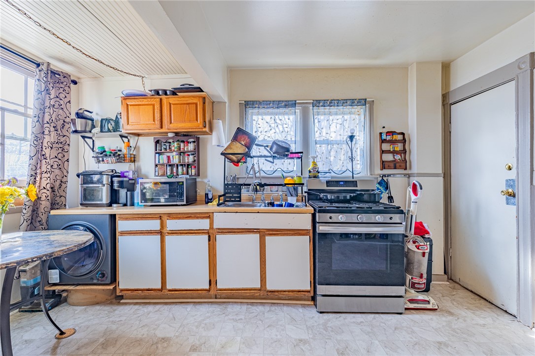 477 Parsells Avenue Rochester, NY 14609 - Photo 6 of 44