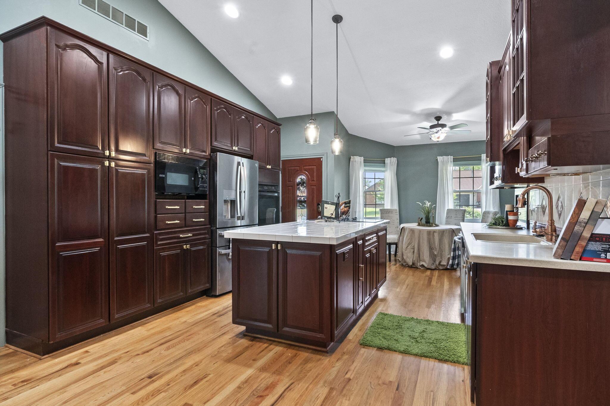 5062 Broadview Road Columbus, OH 43230 - Photo 9 of 45 Kitchen