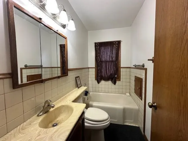 $305,000 | 6912 60th Avenue North, Crystal, MN 55428