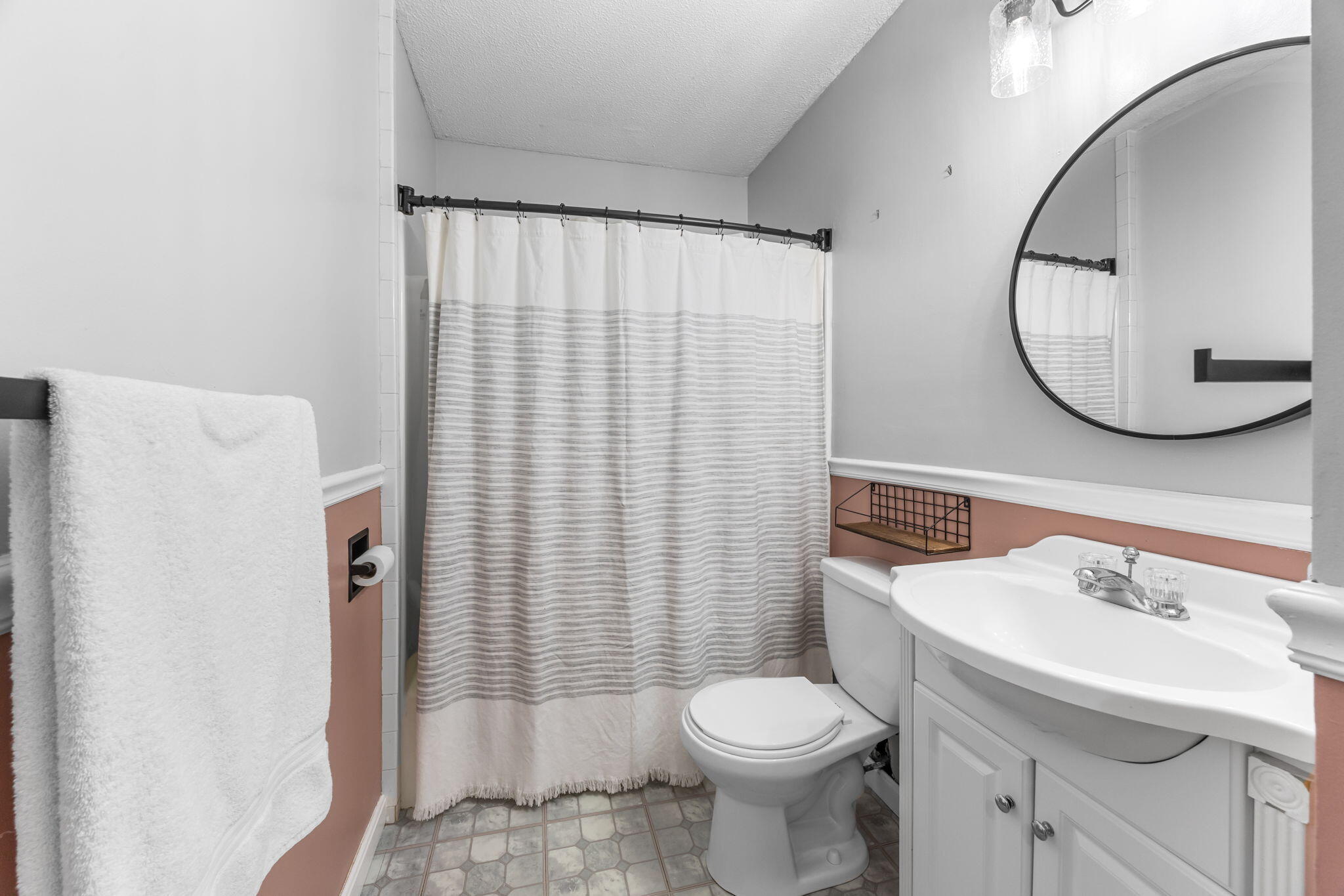 186 Walnut Street Hyannis, MA 02601 - Photo 18 of 23 Full Bathroom