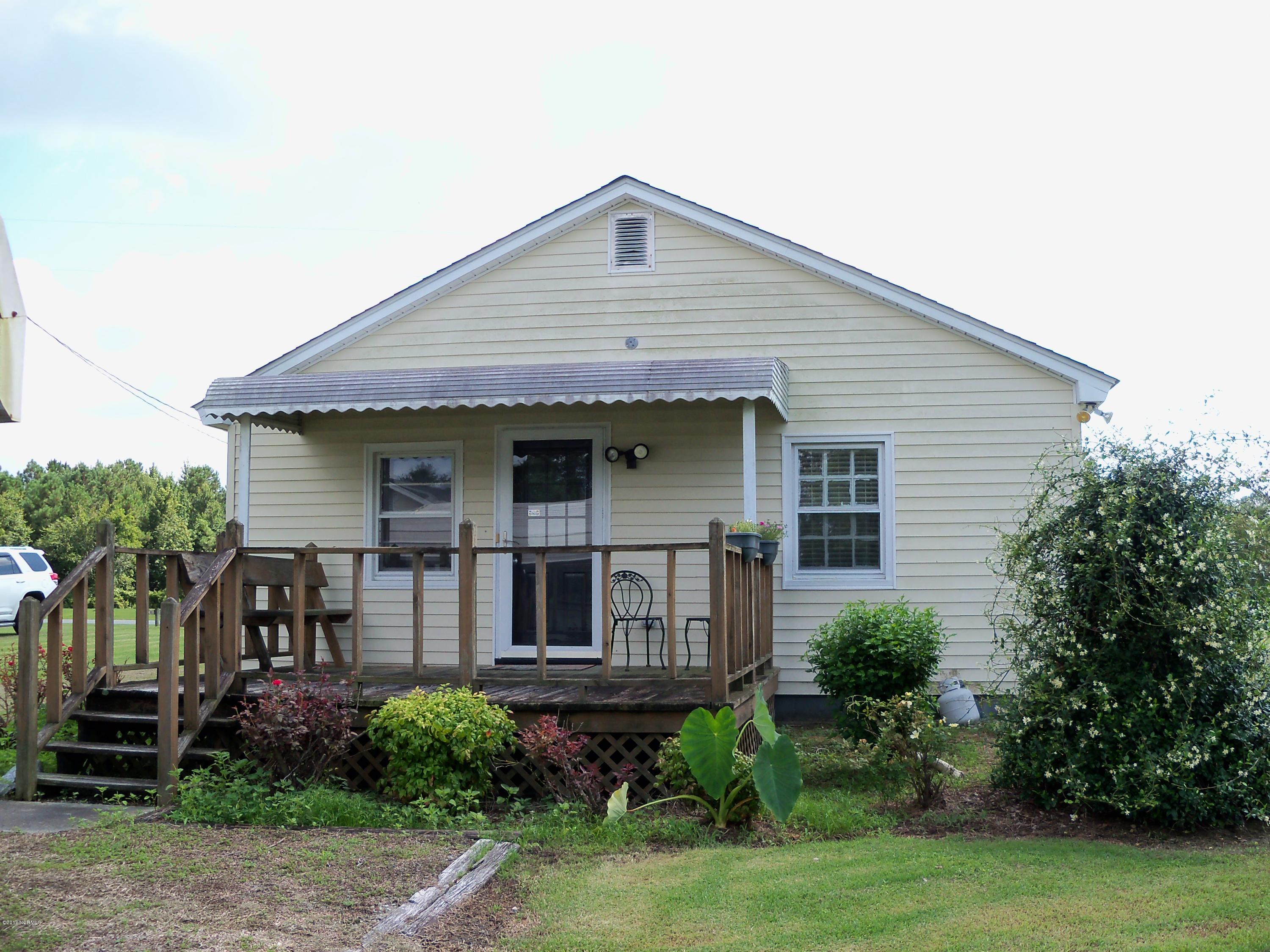 135 Webb Farm Road Dover, NC 28526 - Photo 5 of 23 Back of home with deck