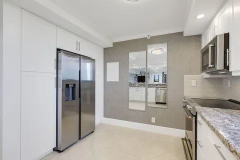 $925,000 | 3420 South Ocean Boulevard, Unit 4Z, Highland Beach, FL 33487