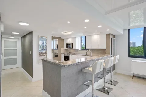 $925,000 | 3420 South Ocean Boulevard, Unit 4Z, Highland Beach, FL 33487