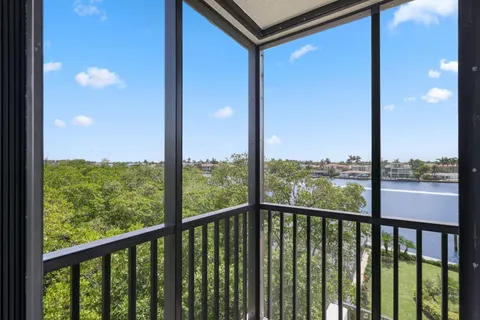 $925,000 | 3420 South Ocean Boulevard, Unit 4Z, Highland Beach, FL 33487