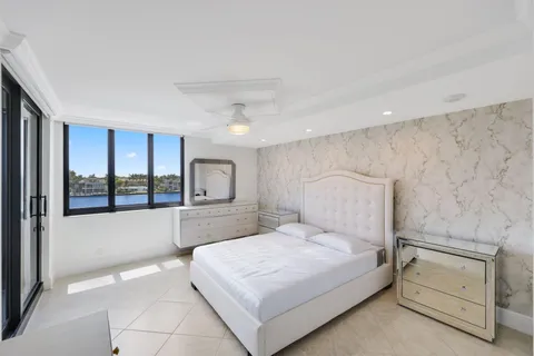 $925,000 | 3420 South Ocean Boulevard, Unit 4Z, Highland Beach, FL 33487