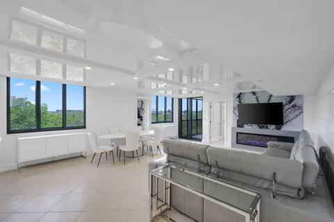 $925,000 | 3420 South Ocean Boulevard, Unit 4Z, Highland Beach, FL 33487