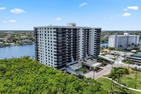 $925,000 | 3420 South Ocean Boulevard, Unit 4Z, Highland Beach, FL 33487