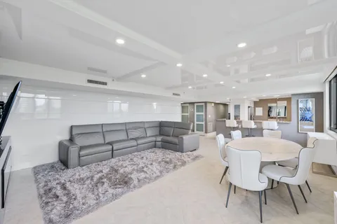 $925,000 | 3420 South Ocean Boulevard, Unit 4Z, Highland Beach, FL 33487