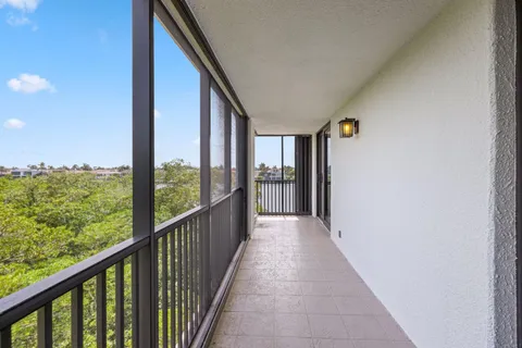 $925,000 | 3420 South Ocean Boulevard, Unit 4Z, Highland Beach, FL 33487