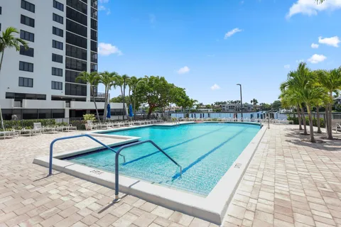 $925,000 | 3420 South Ocean Boulevard, Unit 4Z, Highland Beach, FL 33487