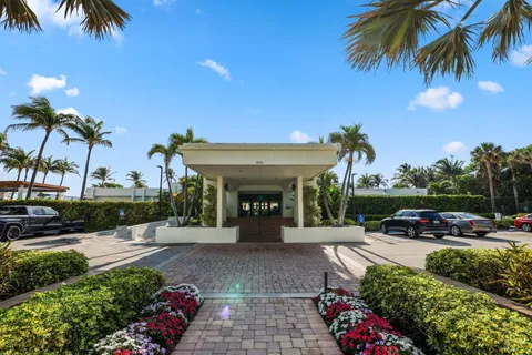$925,000 | 3420 South Ocean Boulevard, Unit 4Z, Highland Beach, FL 33487