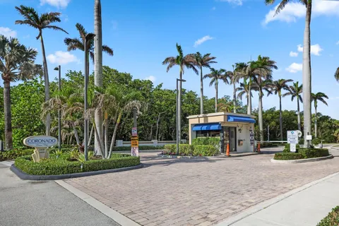$925,000 | 3420 South Ocean Boulevard, Unit 4Z, Highland Beach, FL 33487