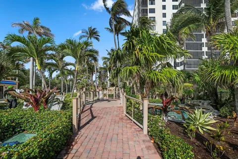 $925,000 | 3420 South Ocean Boulevard, Unit 4Z, Highland Beach, FL 33487