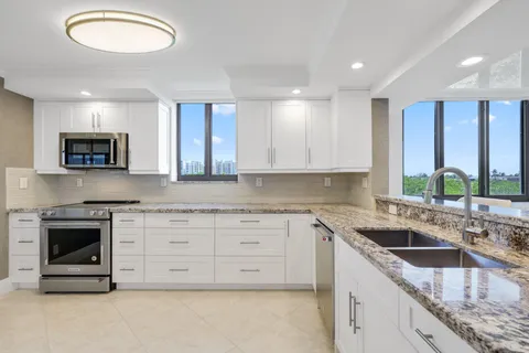 $925,000 | 3420 South Ocean Boulevard, Unit 4Z, Highland Beach, FL 33487