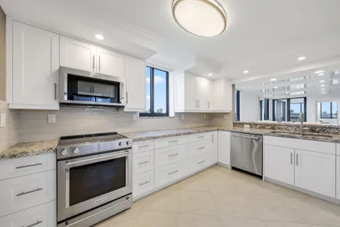 $925,000 | 3420 South Ocean Boulevard, Unit 4Z, Highland Beach, FL 33487