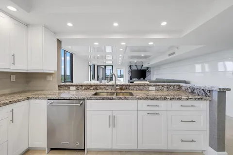 $925,000 | 3420 South Ocean Boulevard, Unit 4Z, Highland Beach, FL 33487