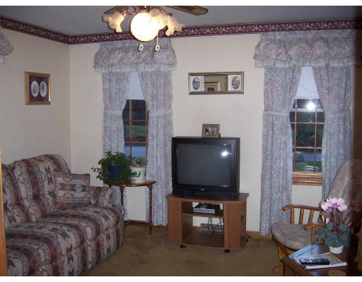 39 Salem Road Dracut, MA 01826 - Photo 3 of 8 Gallery Image 3