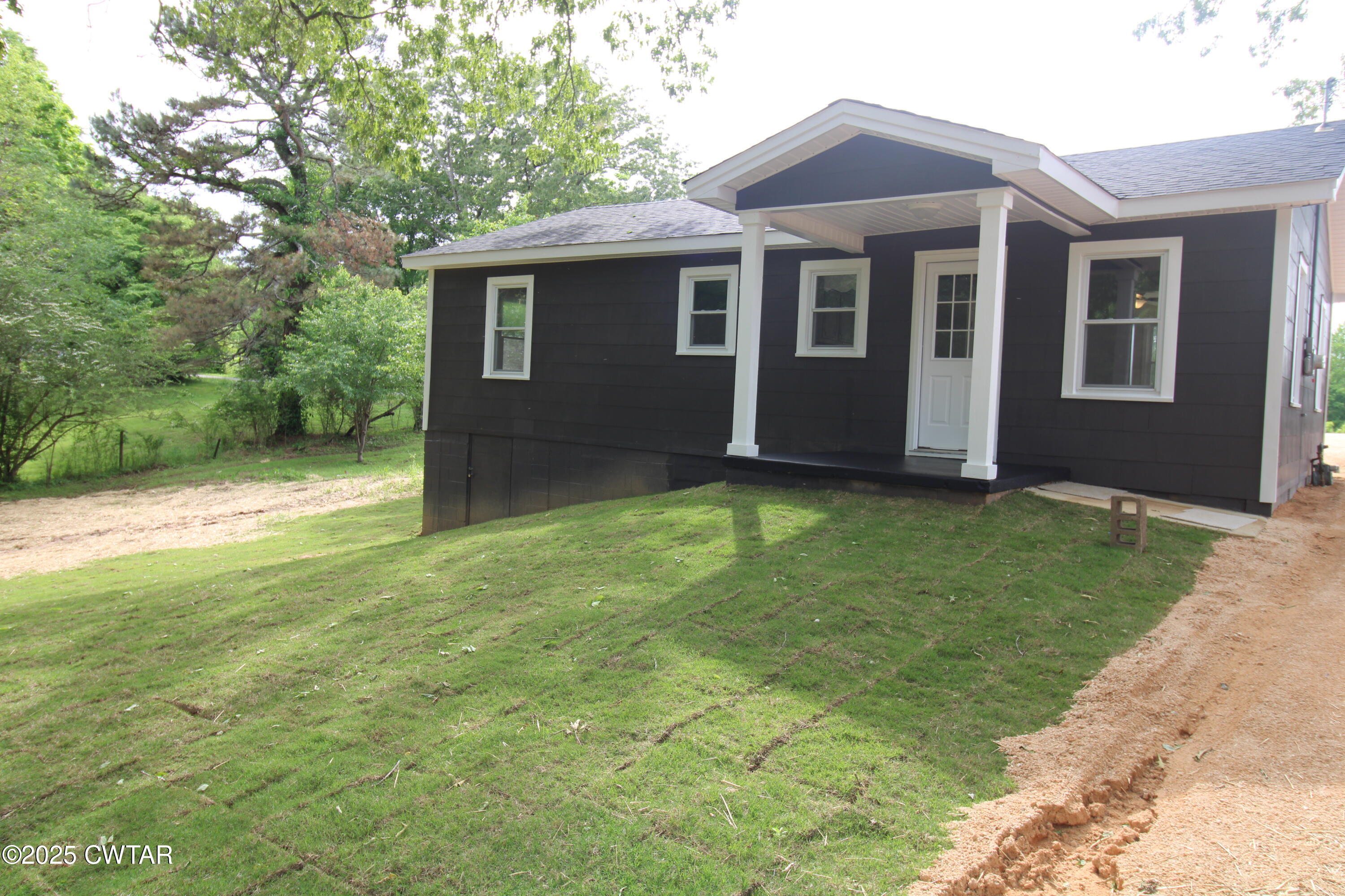 155 Creasy Road Lexington, TN 38351 - Photo 17 of 23 Backcoveredporch