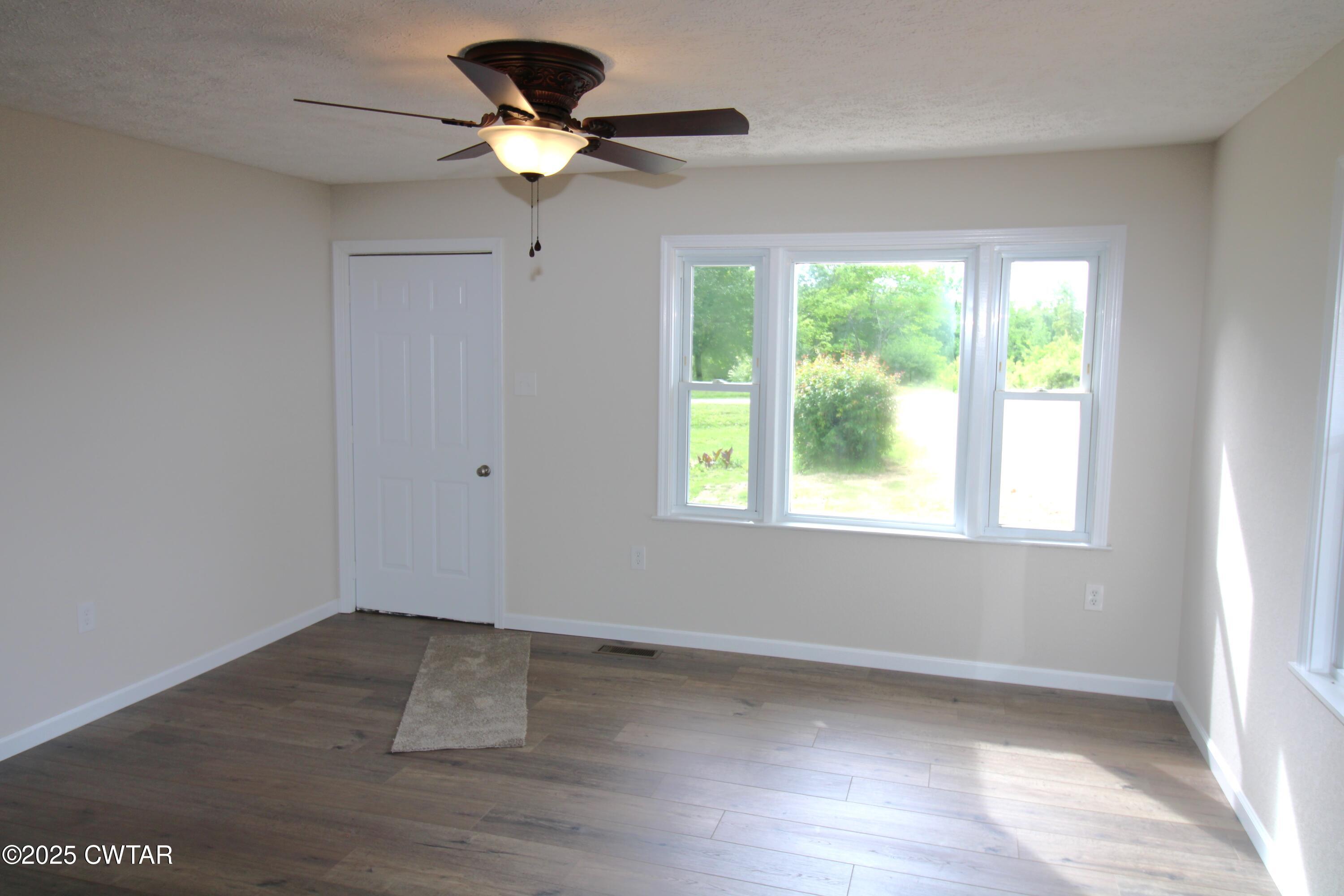 155 Creasy Road Lexington, TN 38351 - Photo 10 of 23 LivingRoom