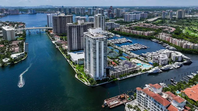 $2,850 | 19707 Turnberry Way, Unit 8C, Aventura, FL 33180