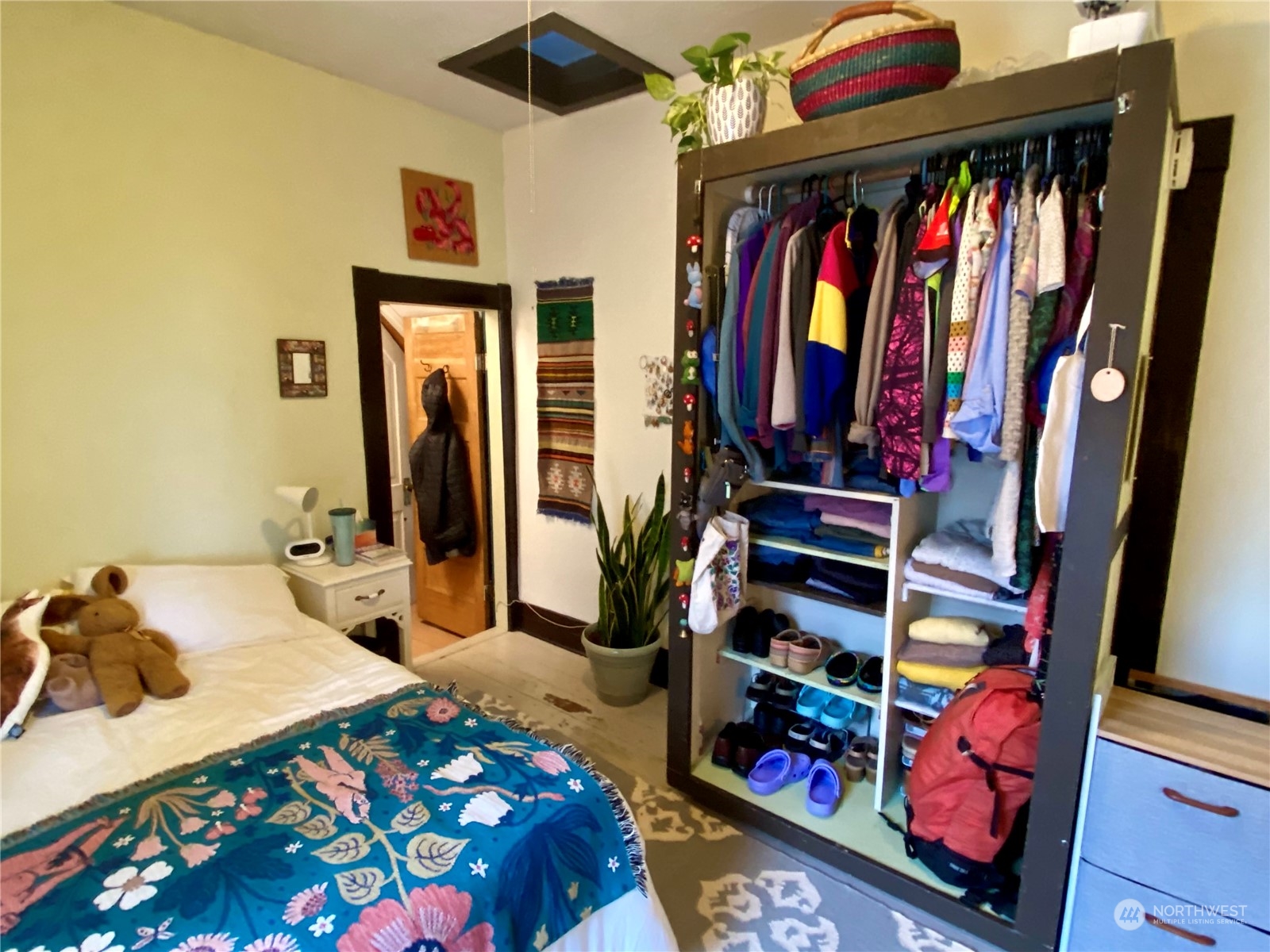 906 High Street Bellingham, WA 98225 - Photo 27 of 40 a bedroom with a bed and a window