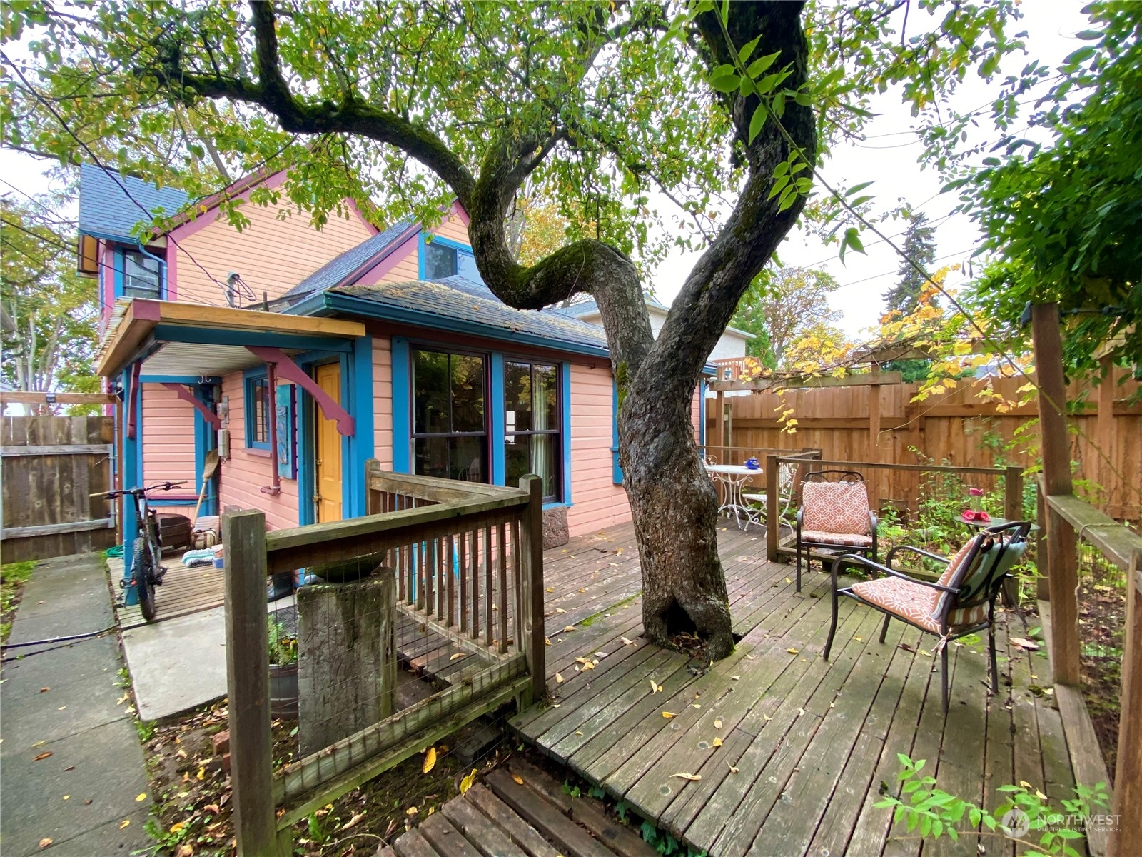 906 High Street Bellingham, WA 98225 - Photo 31 of 40 a view of a chairs and table in the balcony
