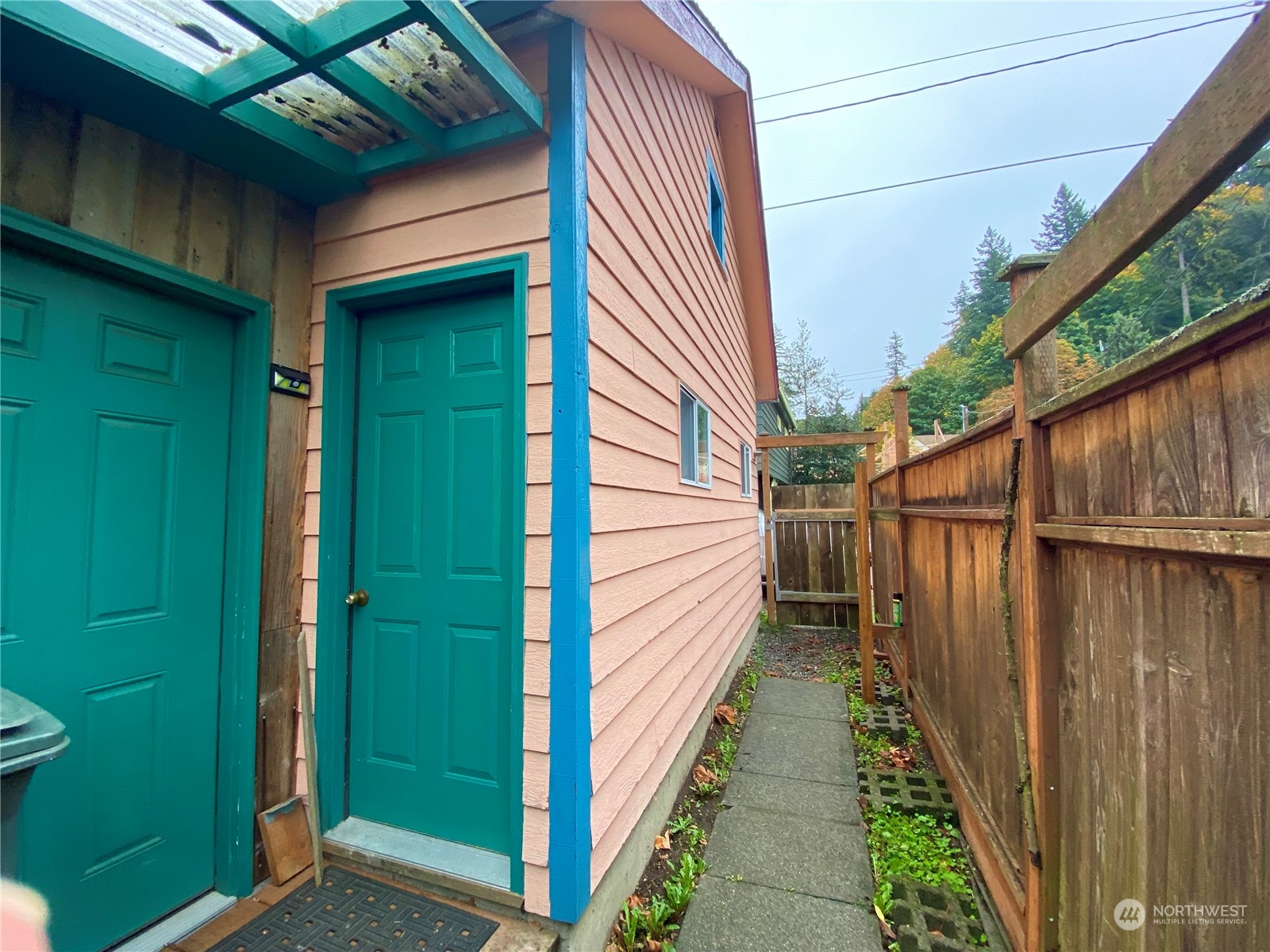 906 High Street Bellingham, WA 98225 - Photo 35 of 40 a view of a pathway of a house