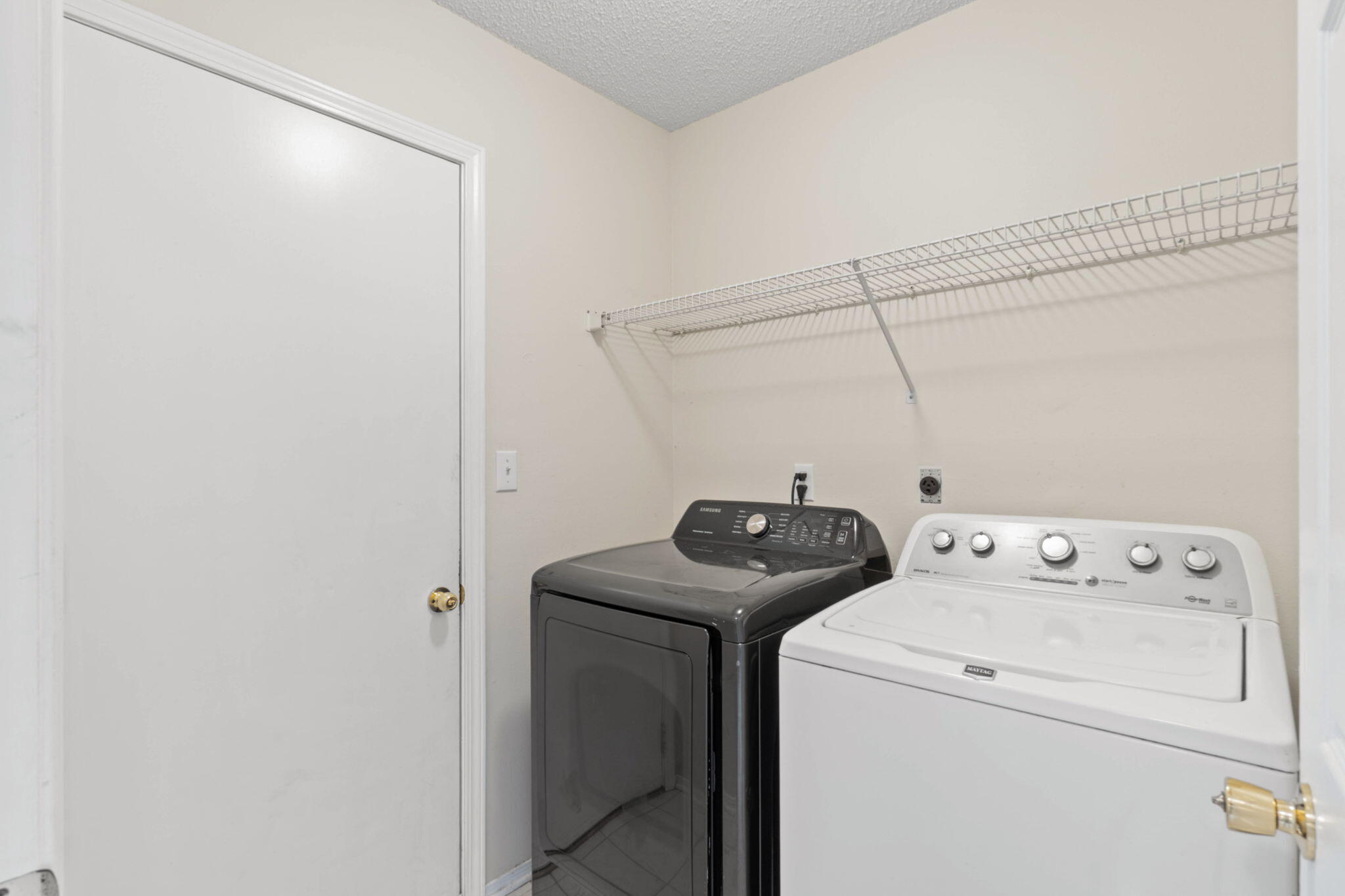 4591 Scarlet Drive Crestview, FL 32539 - Photo 33 of 37 a utility room with dryer and washer