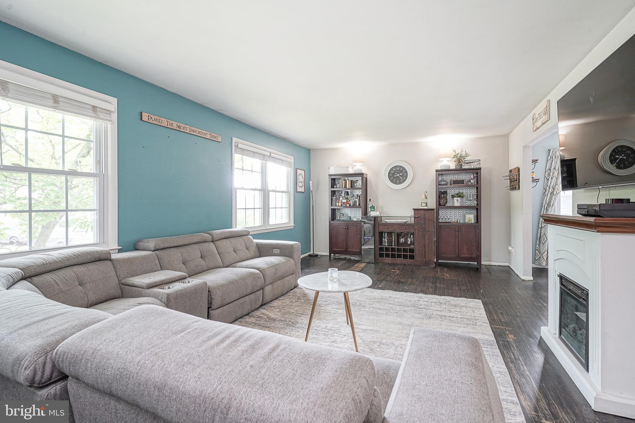 47 Bryant Road Blackwood, NJ 08012 - Photo 3 of 21 a living room with furniture and a large window