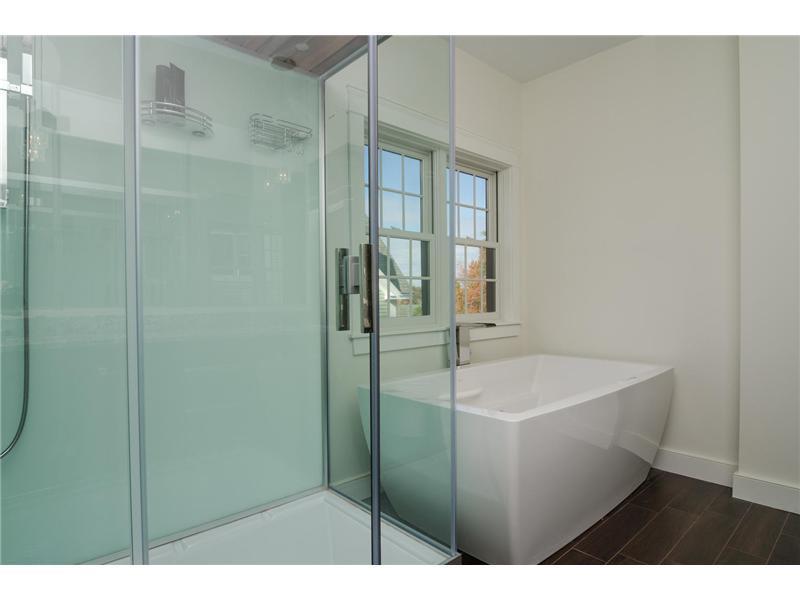 45 Tide Mill Road Portland, ME 04102 - Photo 24 of 35 Master Bath/Spa. Bain Ultra...
