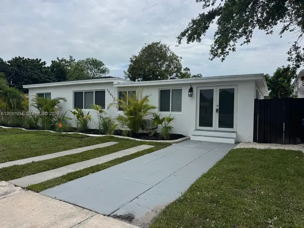 $2,850 | 15615 Northeast 5th Court, Unit A, Miami, FL 33162