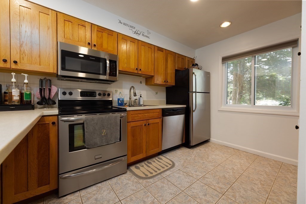 12 Beal's Cove Road, Unit E Hingham, MA 02043 - Photo 9 of 17