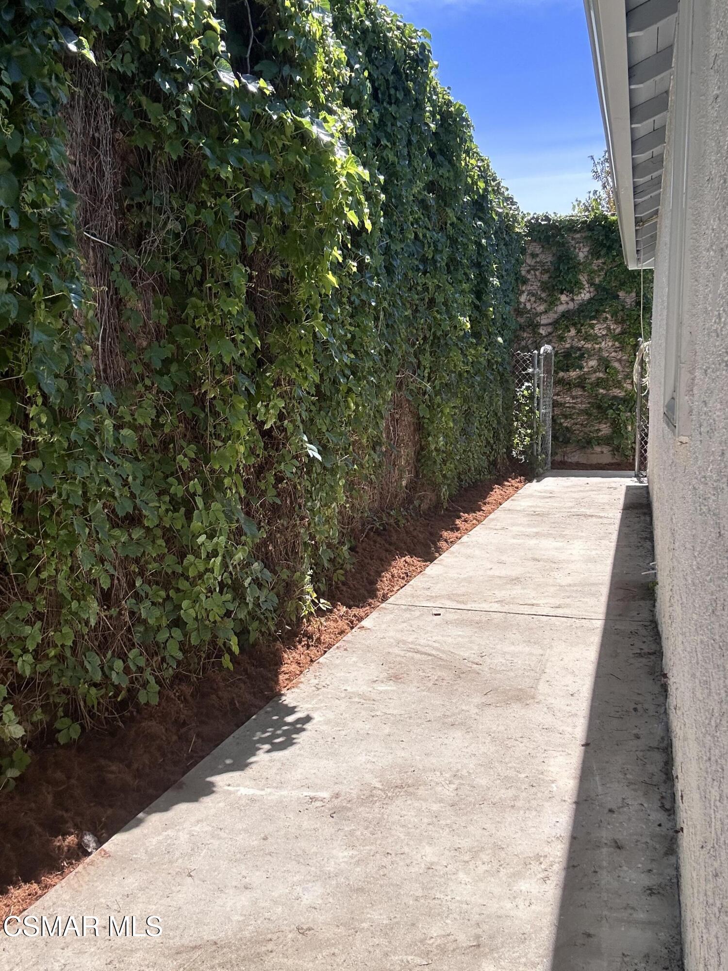 4484 Apricot Road Simi Valley, CA 93063 - Photo 22 of 24 Apricot Side view