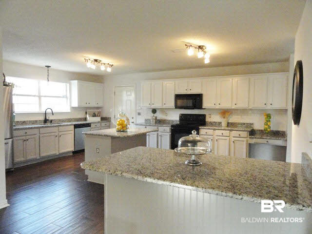 27927 Rileywood Drive Daphne, AL 36526 - Photo 2 of 24 This is Your Dream Kitchen