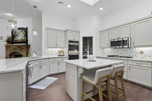 $469,500 | 109 Diablo Drive, Burleson, TX 76028