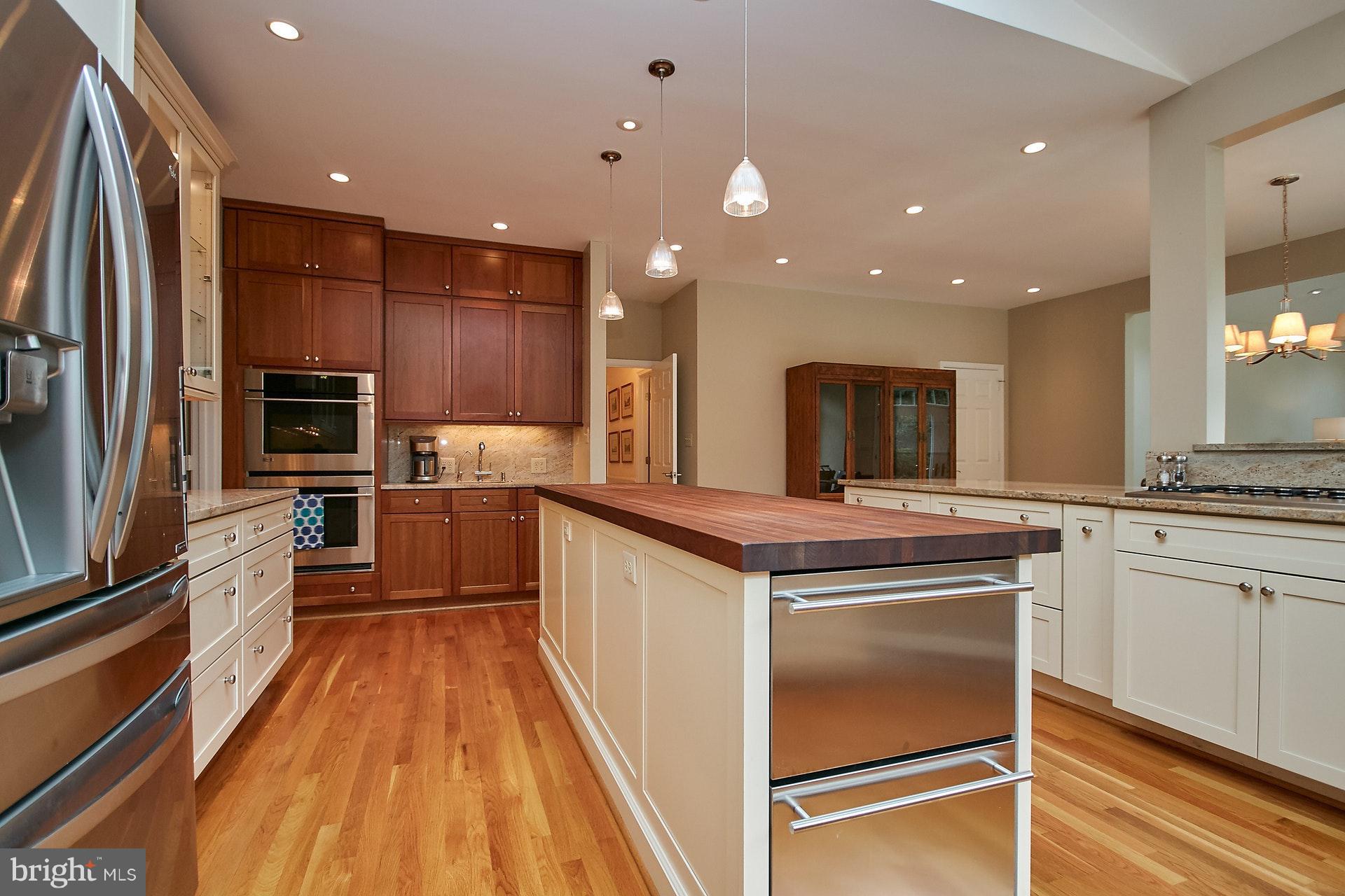 6314 Hunting Ridge Lane McLean, VA 22101 - Photo 11 of 35 Walnut countertop on Island & Granite