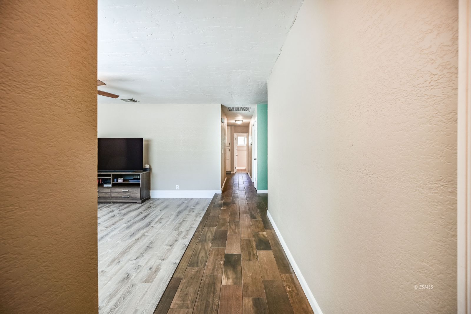 229 South Broadway Street Ridgecrest, CA 93555 - Photo 5 of 40