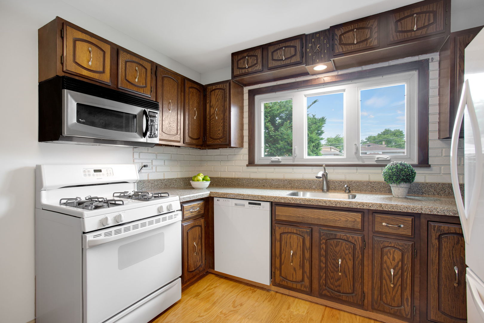 2217 Keystone Avenue North Riverside, IL 60546 - Photo 6 of 28
