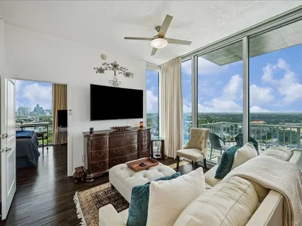 $429,000 | 5925 Almeda Road, Unit 11901, Houston, TX 77004