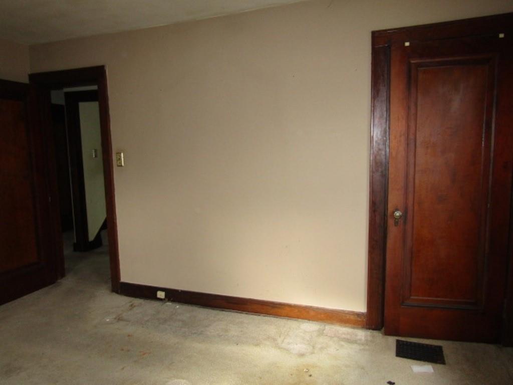 3825 Atkins Street Pittsburgh, PA 15212 - Photo 20 of 28 an empty room with closet
