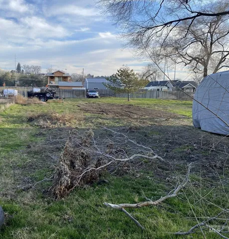 $129,900 | 1420 North 3rd Avenue, Caldwell, ID 83605